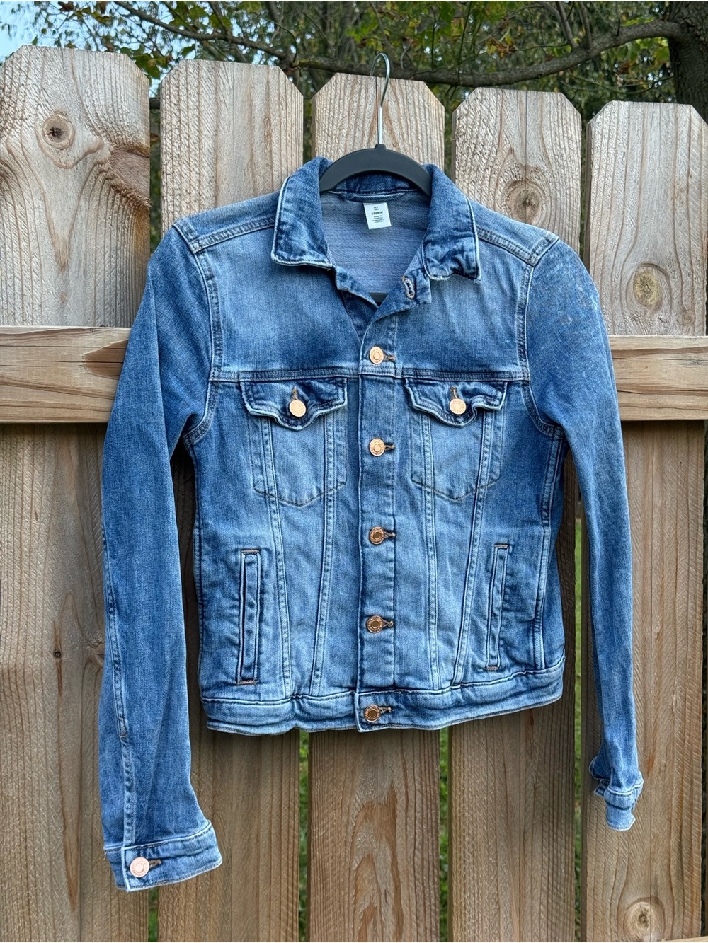 H&M Denim Trucker Jacket Women’s size 6 Classic Fit Everyday